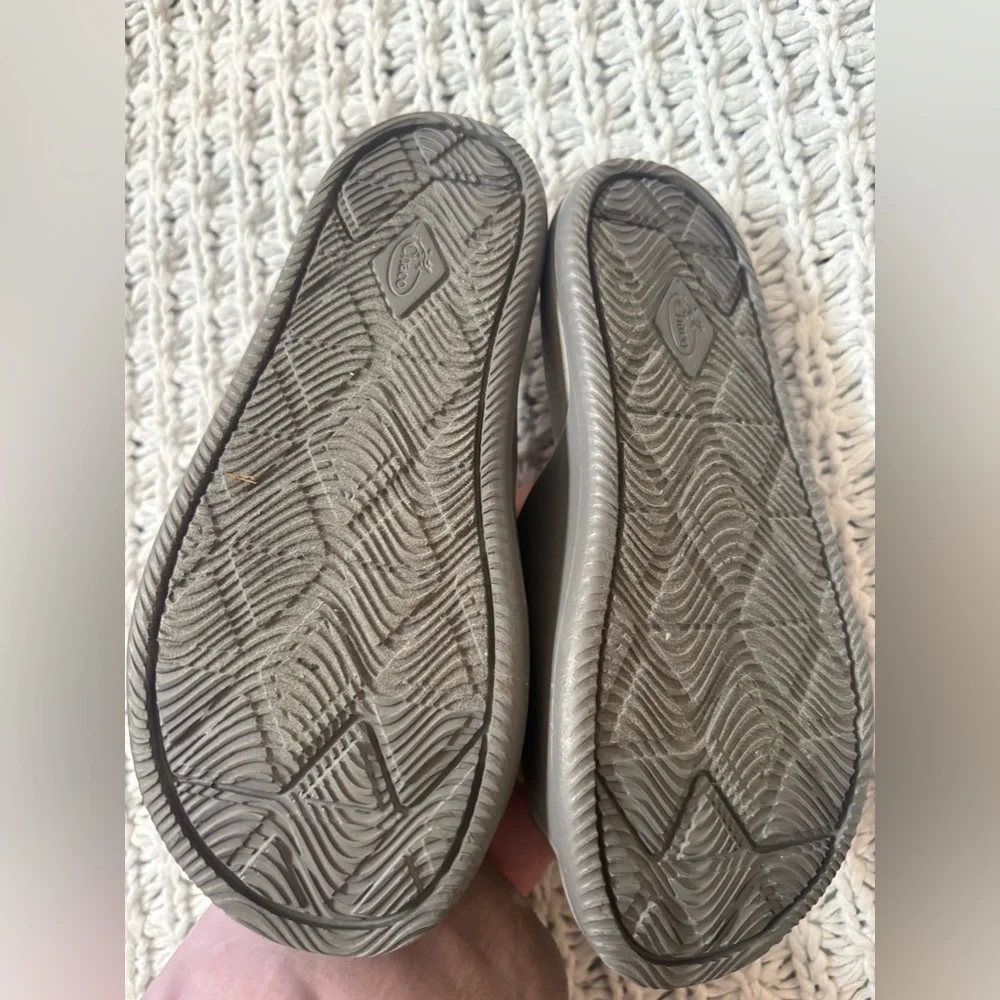 Chaco kids Chillos Slides. gray and yellow EUC SIZE. 1